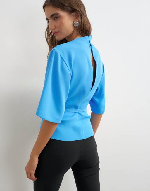 Topshop hochgeschlossenes Oberteil mit Bindeband-Detail, kurzärmlig, in Blau, 2 von 4