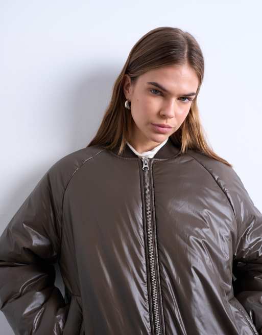 Topshop – Hochglänzende, wattierte Bomberjacke in Schokobraun, 3 von 4