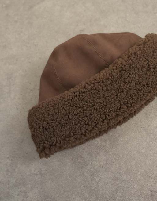 Topshop Honor bonnet en peau retournée à revers couleur chocolat, 3 de 3
