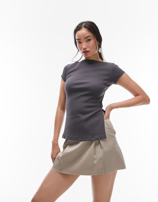 Topshop - Hoogsluitend T-shirt met ribbels en uitsnijding in grijs