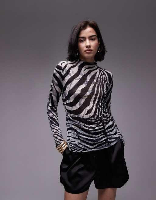 Topshop - Hoogsluitende top van kreukelstof met dierenprint en lange mouwen in zwart-wit