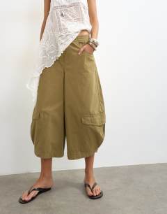 Model wearing Horeshoe cargo trouser in khaki
