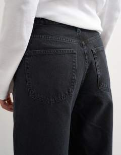 Model wearing Horizon mid rise wide leg jean in blue black