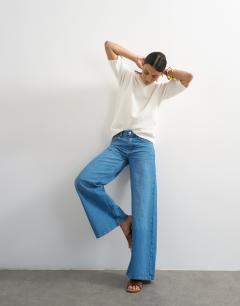 Model wearing Horizon mid rise wide leg jean in rich blue