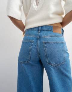 Model wearing Horizon mid rise wide leg jean in rich blue