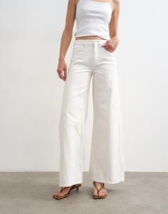 Model wearing Horizon mid rise wide leg jean white