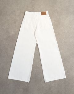 Model wearing Horizon mid rise wide leg jean white