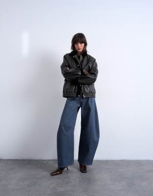 Topshop - Horseshoe - Barrel-Jeans in Elefantengrau mit hohem Bund