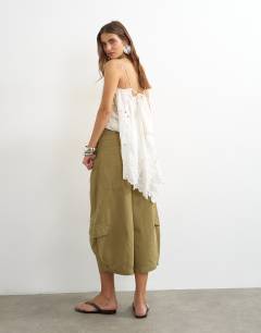 Model wearing Horseshoe cargo trouser in khaki