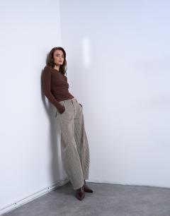 Model wearing Horseshoe high rise barrel jean in brown stripe