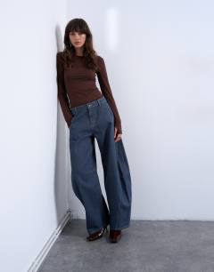 Model wearing Horseshoe high rise barrel jean in elephant grey