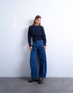Model wearing Horseshoe high rise barrel jean in indigo rinse