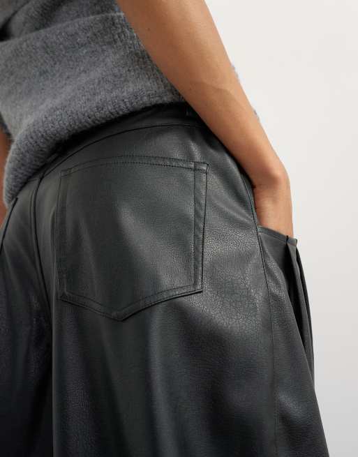 Topshop Hose in Barrel-Leg-Form mit Kunstleder-Passe in Schwarz, 2 von 5