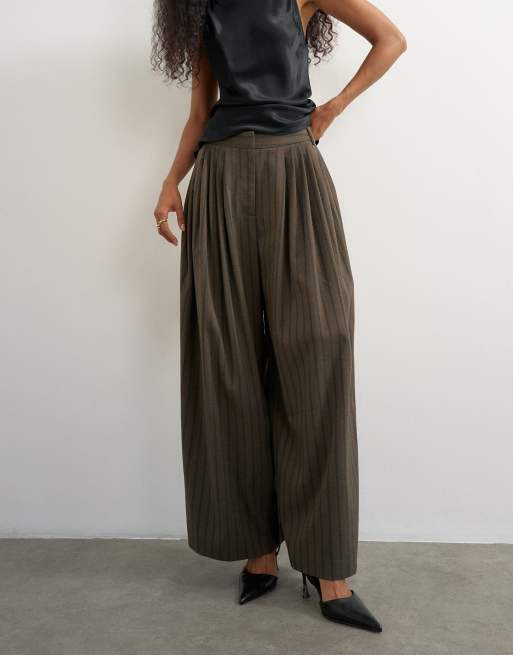 Topshop Hose mit extra weitem Bein in Schokobraun gestreift, 2 von 5