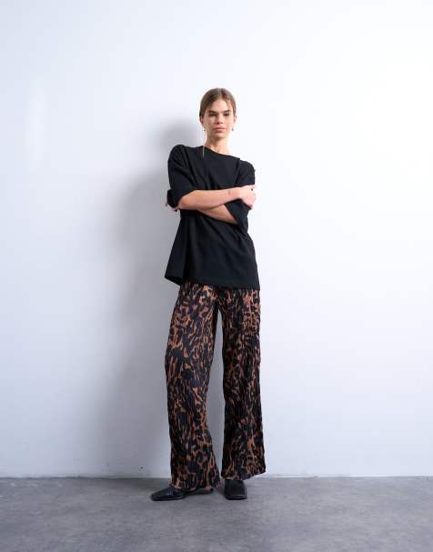 Topshop – Hose mit Leopardenmuster in Braun, Knitterstruktur und weitem Bein - view 1