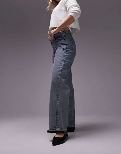 ASW11 Random Shots, Tight jeans, crop top, big boobs. Does …