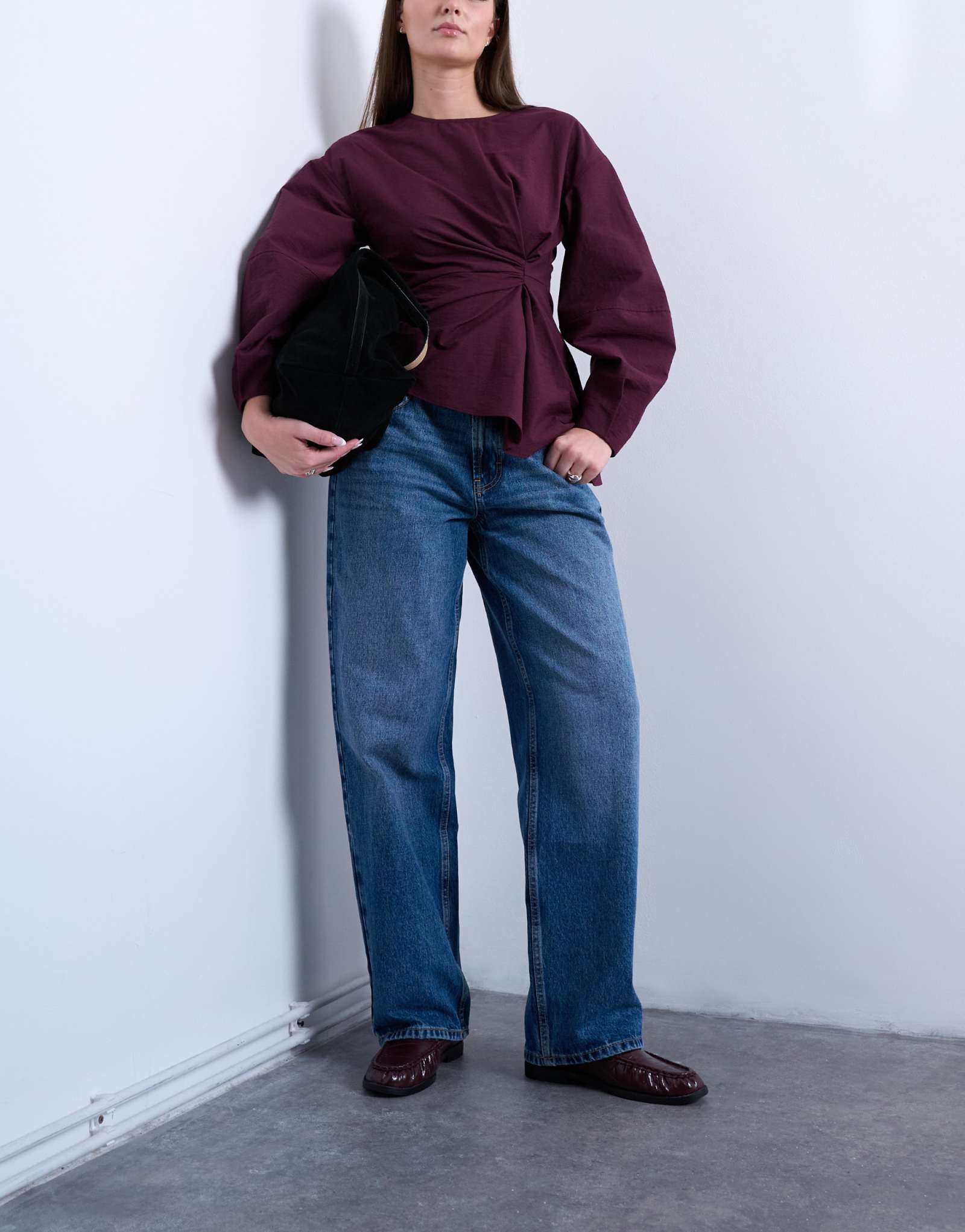 Джинсы свободного кроя с низкой посадкой Topshop Hourglass Cinch средне-синего цвета