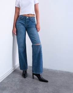 Hourglass Ember low rise straight leg jean with knee rip in mid blue