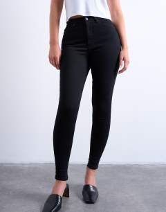 Model wearing Jamie high rise skinny jean in black