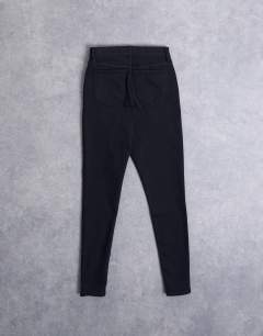 Model wearing Jamie high rise skinny jean in black