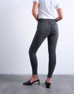 Model wearing Hourglass Jamie high rise skinny jean in washed black