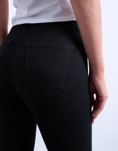 Model wearing Joni high rise super skinny jean in black