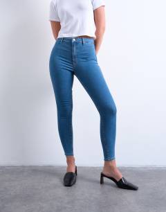 Model wearing Hourglass Joni high rise super skinny jean in mid blue