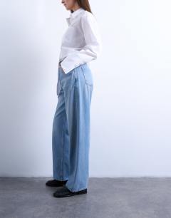 Model wearing Mid rise loose fit straight jean in bleach