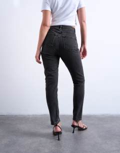 Model wearing Hourglass Original high rise mom jean in washed black 