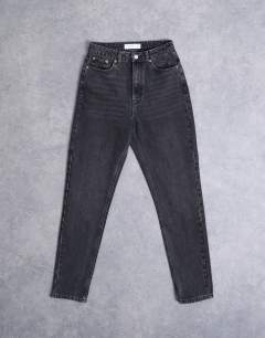 Model wearing Hourglass Original high rise mom jean in washed black 