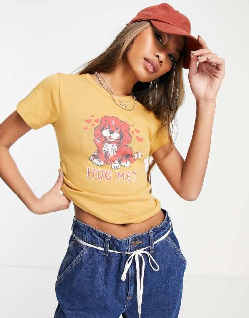 Topshop – Hug Me – Musztardowy T-shirt z napisem
