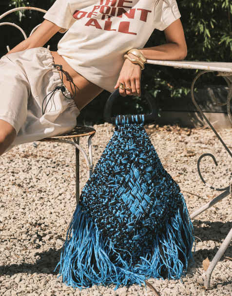 Topshop - Hugo - Borsa in paglia intrecciata blu e nera con nappe - view 1