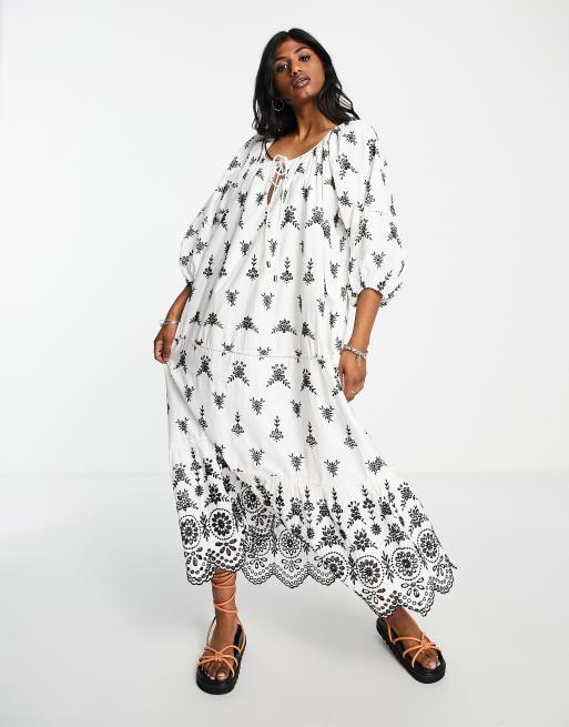 Topshop - Hvid broderet midikjole med kontrastfarvede sorte syninger, 4 af 4