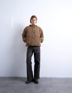 Model wearing Hybrid padded jacket in mushroom