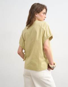 Model wearing Hybrid tie sleeve tee in soft khaki