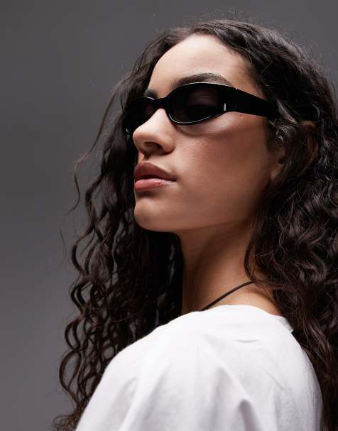 Topshop – Ibiza – Wrap-around-Sonnenbrille in Schwarz mit schmalem Racer-Design - view 1