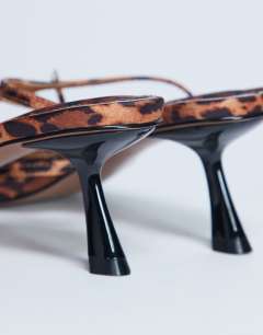 Model wearing Ila toe loop mid heel sandal in leopard print