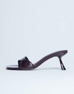 Ily patent heeled mule in burgundy