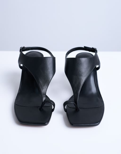 Topshop – Iman – Sandalen in Schwarz mit Absatz und Zehenschlaufe, 4 von 4
