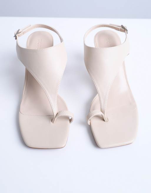 Topshop – Iman – Sandalen in Wollweiß mit Absatz und Zehenschlaufe, 4 von 4
