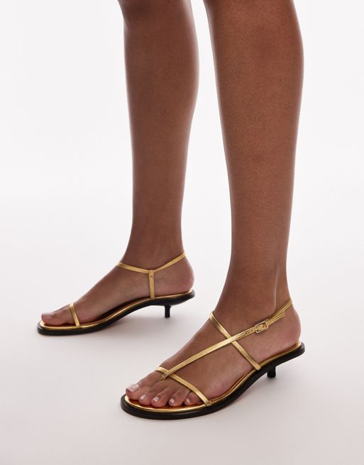 Topshop – Inaya – Hochwertige Riemchensandalen aus Leder in Gold mit Kitten-Heel-Absatz