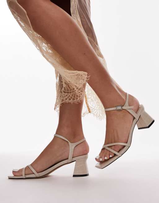 Topshop - Iona - Sandalen met brede pasvorm, bandjes en blokhak in wit met krokodillenmotief