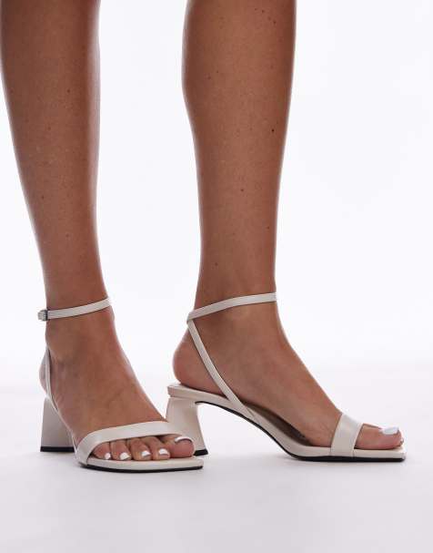 Topshop - Ira - Sandalen met halfhoge hak en bandjes in gebroken wit - view 1