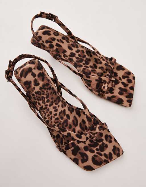 Topshop – Issy – Riemchen-Sandaletten mit Zehensteg und Leopardenmuster, 3 von 4