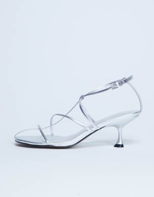 Topshop - Itzia - Riemchen-Sandalen in Silber mit mittelhohem Absatz
