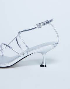 Model wearing Itzia strappy mid heel sandal in silver