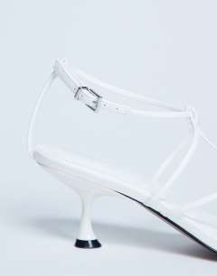 Model wearing Itzia strappy mid heel sandal in white