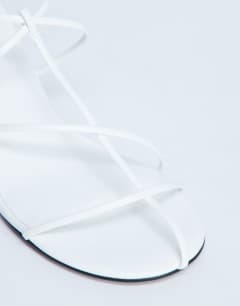 Model wearing Itzia strappy mid heel sandal in white