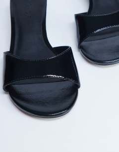 Model wearing Ivee kitten heel mule in black