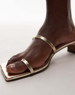 Topshop - Ivy - Sandaletten in Gold mit mittelhohem Absatz-Goldfarben